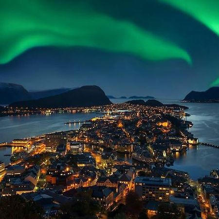 Charming Apartment In Alesund Center With Free Parking Exteriör bild